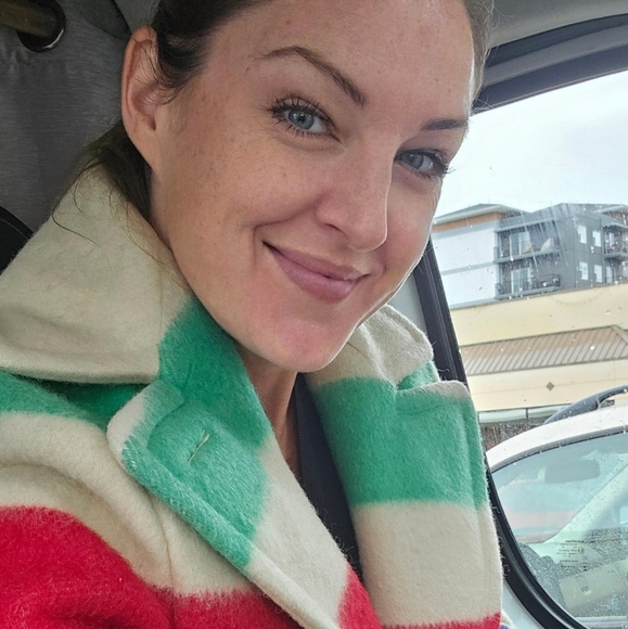 Meet your Posher, Ashley - Picture 1 of 2